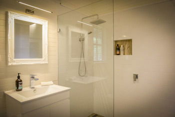 Arcadia Bed & Breakfast & Cottages - Accommodation QLD 3