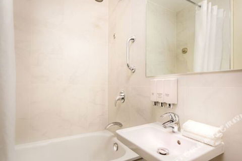 Qinnat Victoria One On Elizabeth Melbourne - Accommodation QLD 7