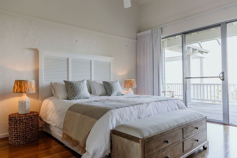Waterfront - Accommodation QLD 6