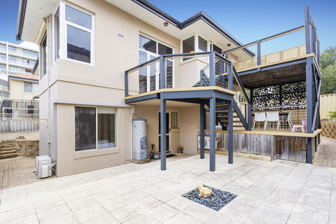 Scarborough Seaview Loft - Accommodation QLD 0