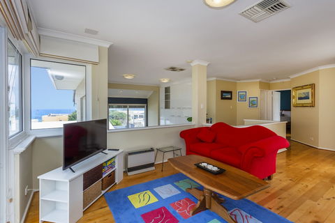Scarborough Seaview Loft - Accommodation QLD 5