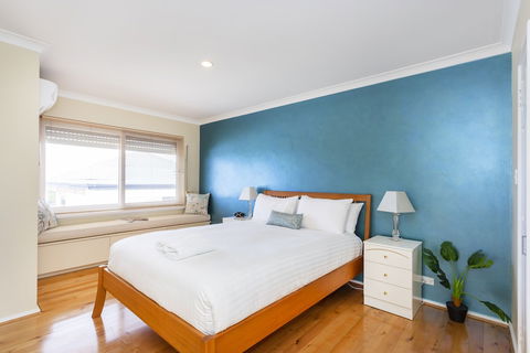 Scarborough Seaview Loft - Accommodation QLD 2