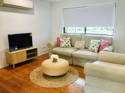 Coastal Cottage - Cannonvale - Accommodation QLD 6
