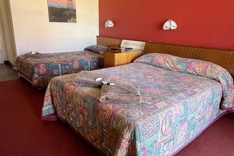 Lake Lefroy Motel & Bar - Accommodation QLD 5