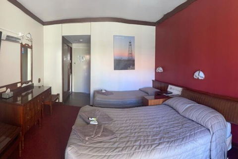 Lake Lefroy Motel & Bar - Accommodation QLD 4