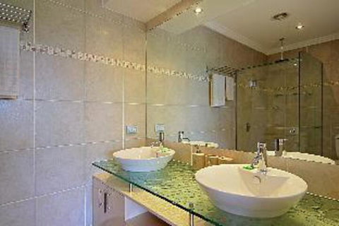 A PERFECT STAY 3 James Cook Apartments - Accommodation QLD 1