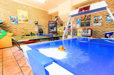 Seacrest Beachfront Holiday Apartments - Accommodation QLD 3