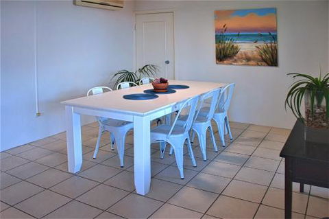 Seacrest Beachfront Holiday Apartments - Accommodation QLD 4