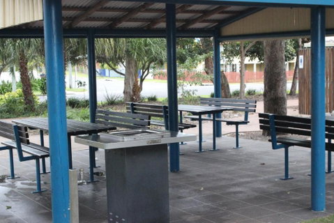 Five 3 Five - The Beachside Barracks - Accommodation QLD 2
