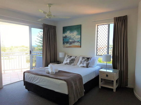 Beachside Resort - Accommodation QLD 0