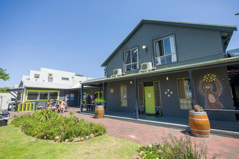 Dunsborough Beachouse YHA Backpackers - Accommodation QLD 0