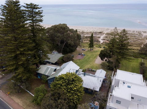 Dunsborough Beachouse YHA Backpackers - Accommodation QLD 2