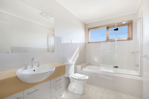 Apartments On Church - Unit 7 - Accommodation QLD 5