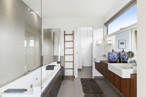 Bilsons Landing East - Accommodation QLD 6