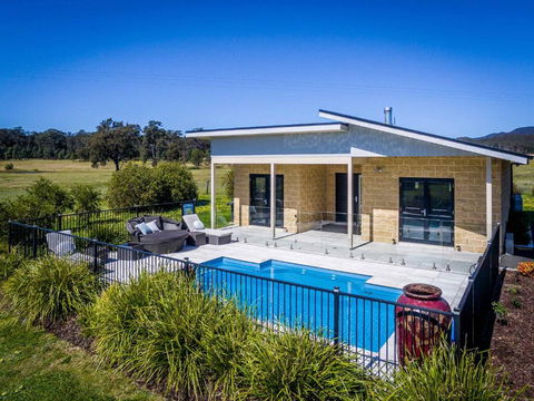 Mandalay Villas - Villa 2 - Accommodation QLD 3