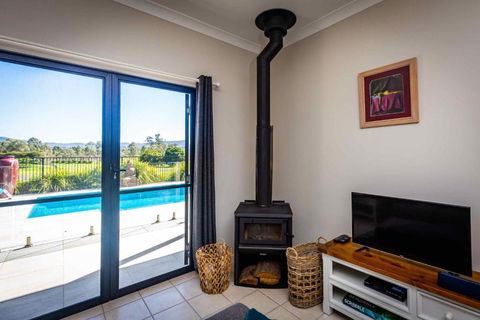 Mandalay Villas - Villa 2 - Accommodation QLD 6