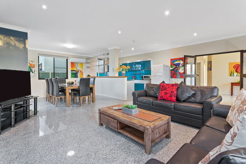 Villa De Marseilles - Melbourne - Accommodation QLD 4
