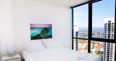 Apartment Stay - Circle On Cavill - Accommodation QLD 3