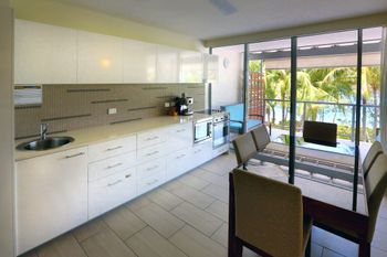 Drift Luxury Private Apartment - Accommodation QLD 5