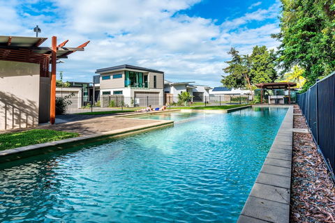 Blue Lagoon Villa B - Accommodation QLD 3