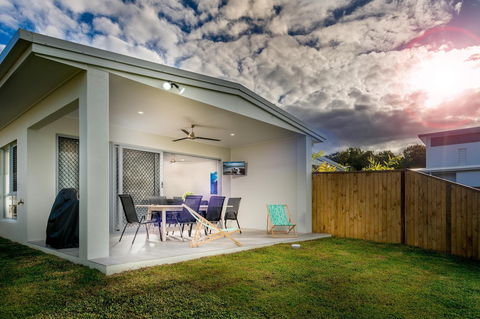 Blue Lagoon Villa B - Accommodation QLD 1