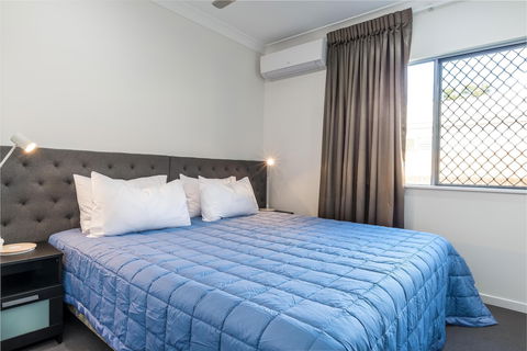 Blue Lagoon Villa B - Accommodation QLD 6