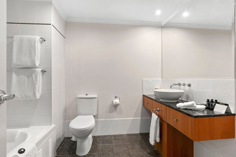 Poolside Apt In Alamanda Beachfront Resort 67 - Accommodation QLD 6