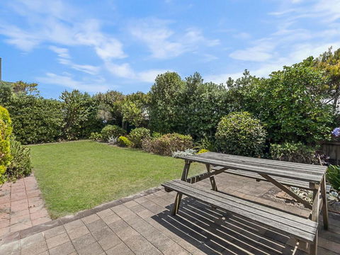 Swimmers Rest - Uninterrupted Panoramic Ocean Views - 1 Bedroom - Accommodation QLD 6