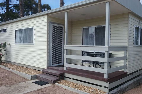 Lakes Caravilla Caravan Park - Accommodation QLD 1