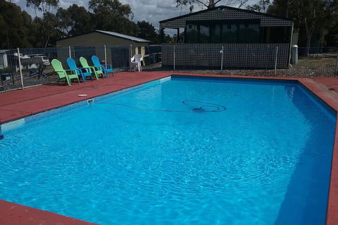 Lakes Caravilla Caravan Park - Accommodation QLD 4