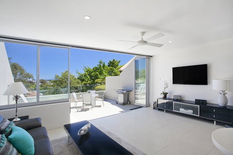 No 1 In Hastings Street - Accommodation QLD 3