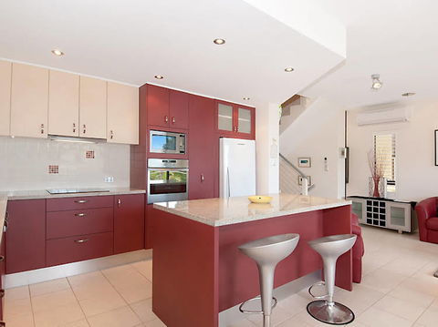 Viewland Drive Private Holiday Apartment - Accommodation QLD 0