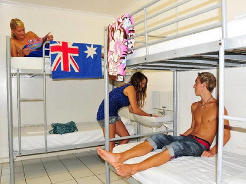 Flying Monkey Backpackers - Accommodation QLD 0