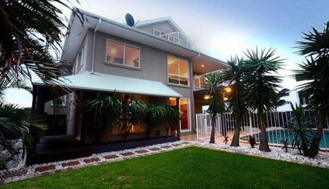 Oceanic 141 Beach House - Accommodation QLD 0