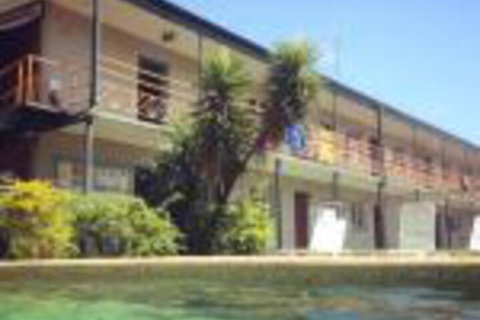 Lazy Duck Hostel - Accommodation QLD 0