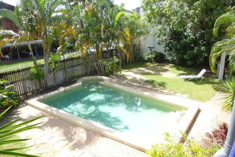 Lazy Duck Hostel - Accommodation QLD 7