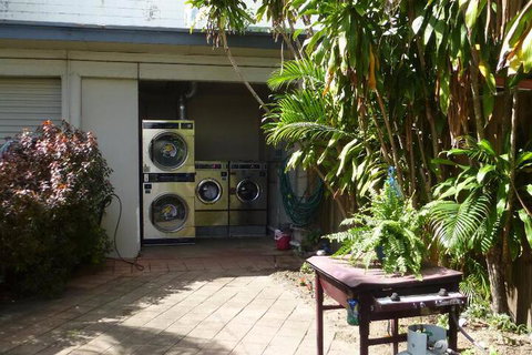 Lazy Duck Hostel - Accommodation QLD 3