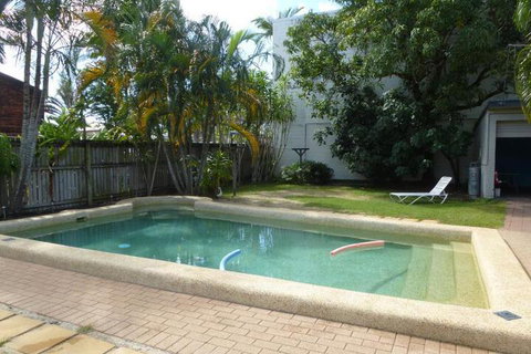 Lazy Duck Hostel - Accommodation QLD 6