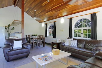 A PERFECT STAY - Clarkes Beach Villa - Accommodation QLD 6
