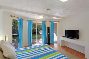 A PERFECT STAY - Clarkes Beach Villa - Accommodation QLD 3