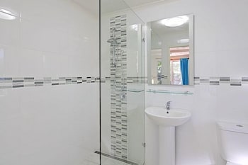 A PERFECT STAY - Clarkes Beach Villa - Accommodation QLD 5