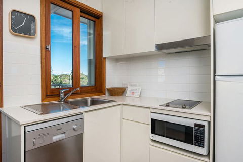 A PERFECT STAY - Quiksilver Apartments - The Wreck - Accommodation QLD 1