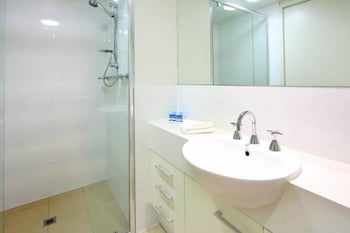P A Apartments - Accommodation QLD 3