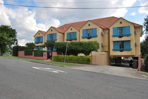 AAA Albion Manor Apartments And Motel - Accommodation QLD 1