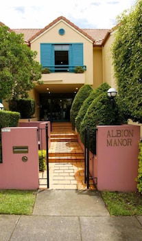 AAA Albion Manor Apartments And Motel - Accommodation QLD 2