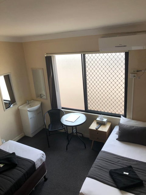 Kingsford Riverside Inn - Accommodation QLD 2