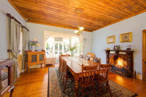 Barnsley House Bed & Breakfast - Accommodation QLD 6