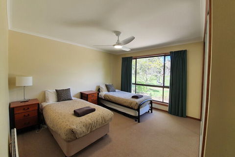 Annies Holiday Units - Accommodation QLD 4