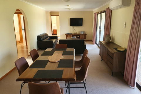 Annies Holiday Units - Accommodation QLD 1