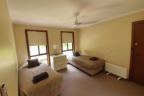 Annies Holiday Units - Accommodation QLD 5